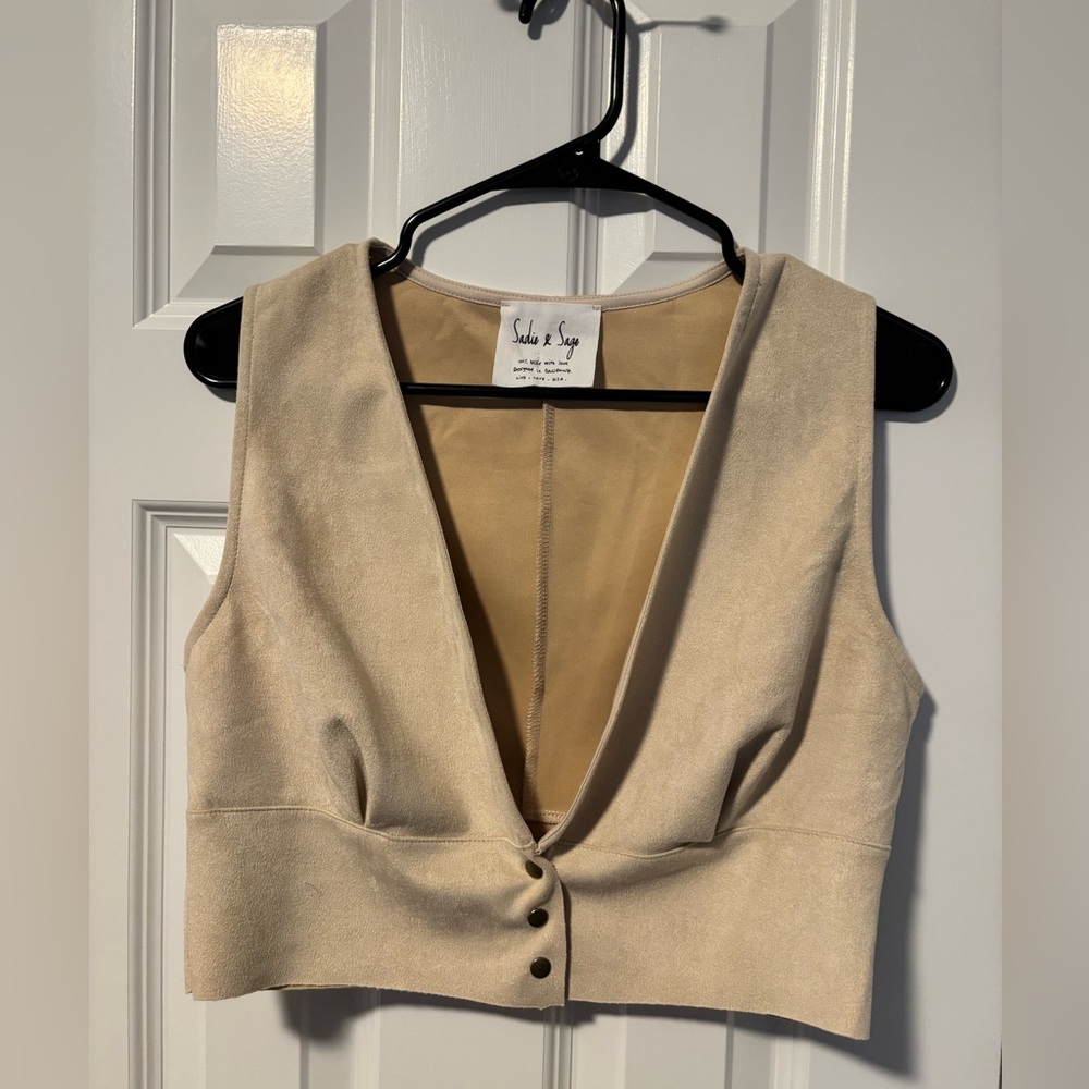 Cropped suede-like beige vest